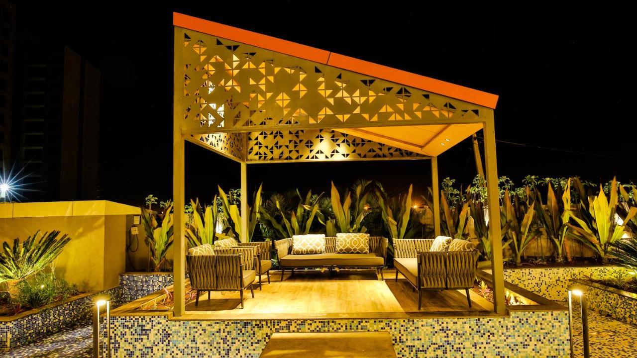 The Weekend Address Hotel Surat Exterior foto