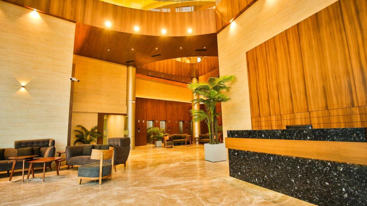 The Weekend Address Hotel Surat Exterior foto