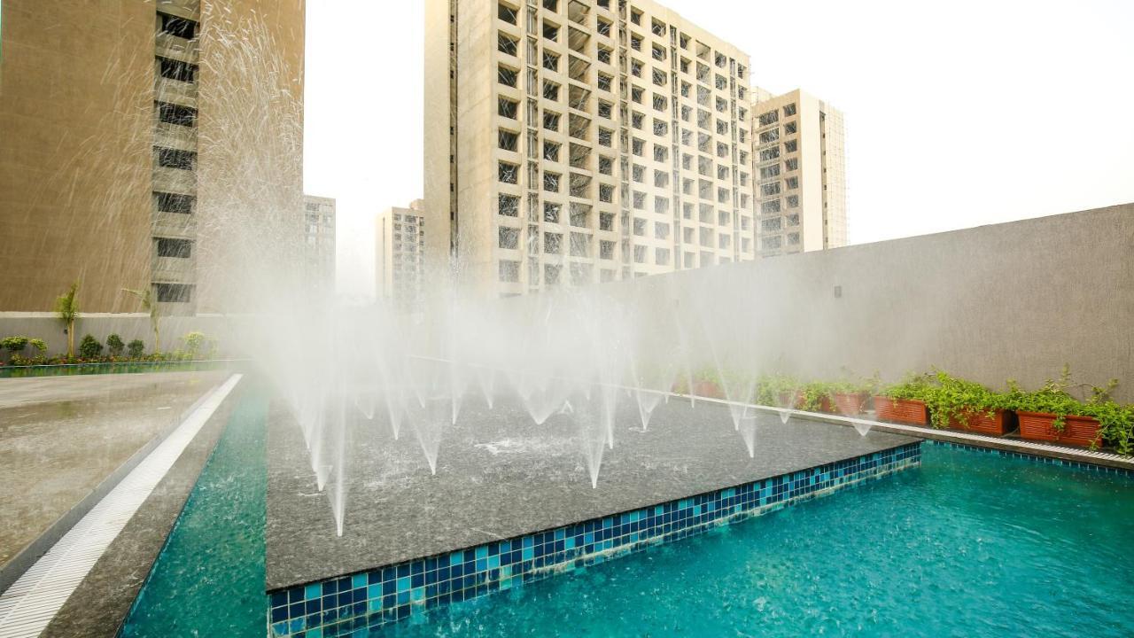 The Weekend Address Hotel Surat Exterior foto